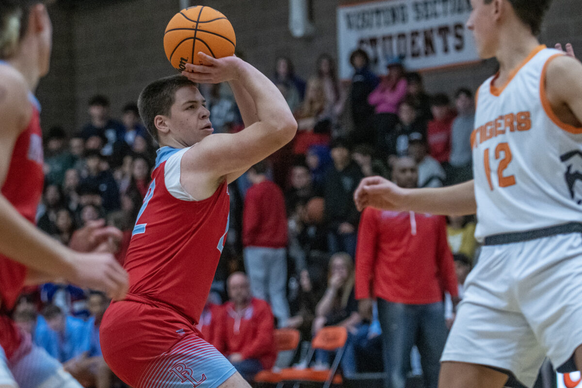 Boys basketball In spirited game of runs, Ogden holds off rival Ben